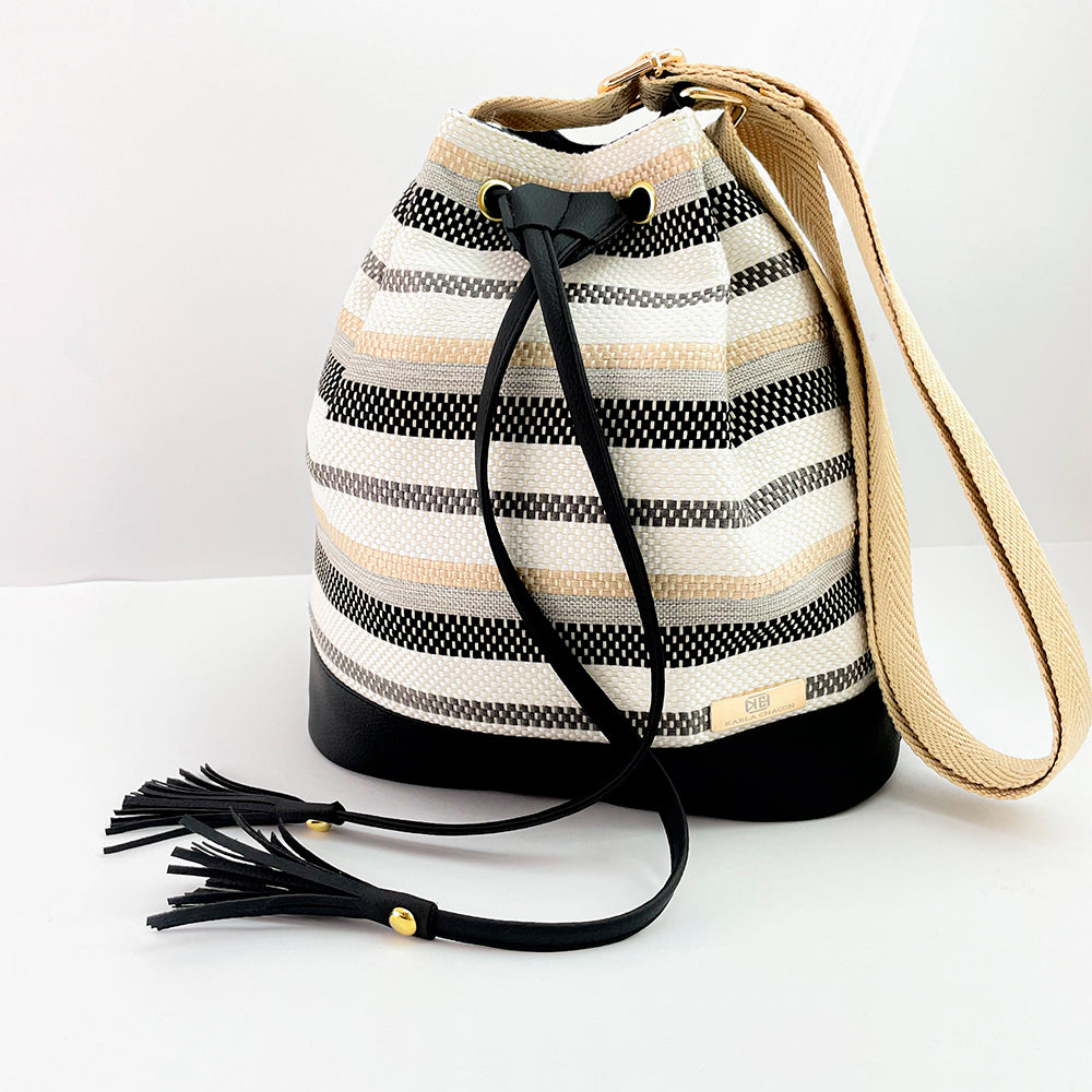 Bolso Aria Negro Con Correa Ajustable